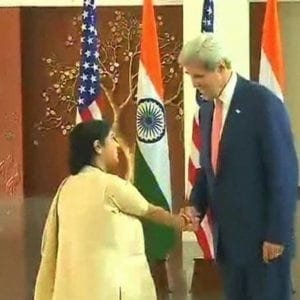 sushma swaraj kerry handshake- 4