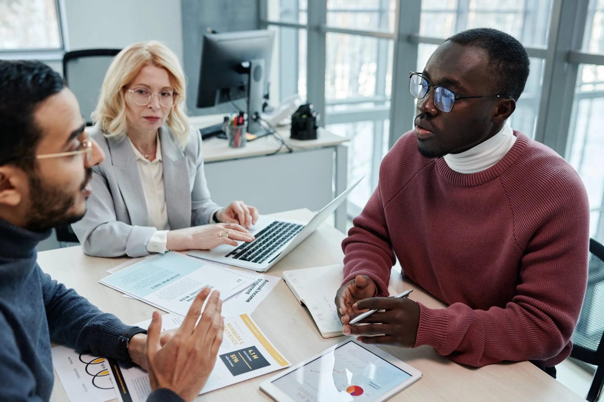 How Status in an Organization Can Affect an Individual's Body Language