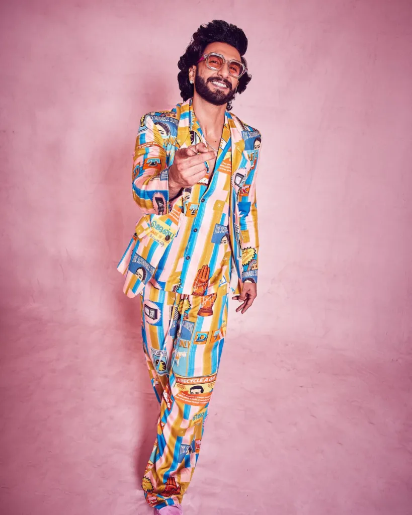 Decoding the Body Language of Famous Fashion Icons 5 Decoding the Body Language of Famous Fashion Icons