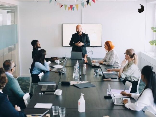 Body Language While Convincing Your Team About Big Organizational Changes