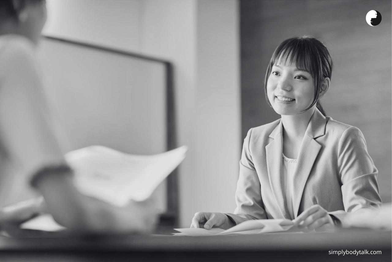 Why Interviewers Pay Close Attention to Your Body Language 2 interviewers pay attention to your body language